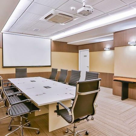 Transamerica Collection Гояния Екстериор снимка A meeting room