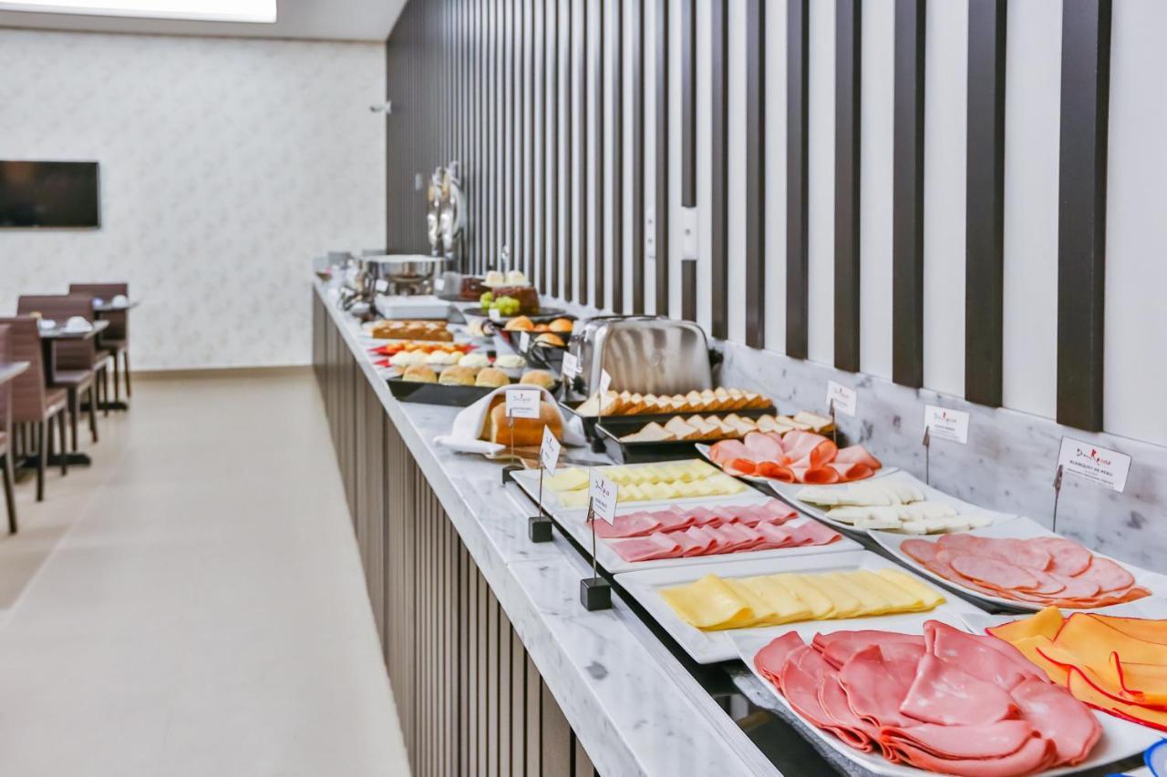 Transamerica Collection Гояния Екстериор снимка A buffet at a hotel