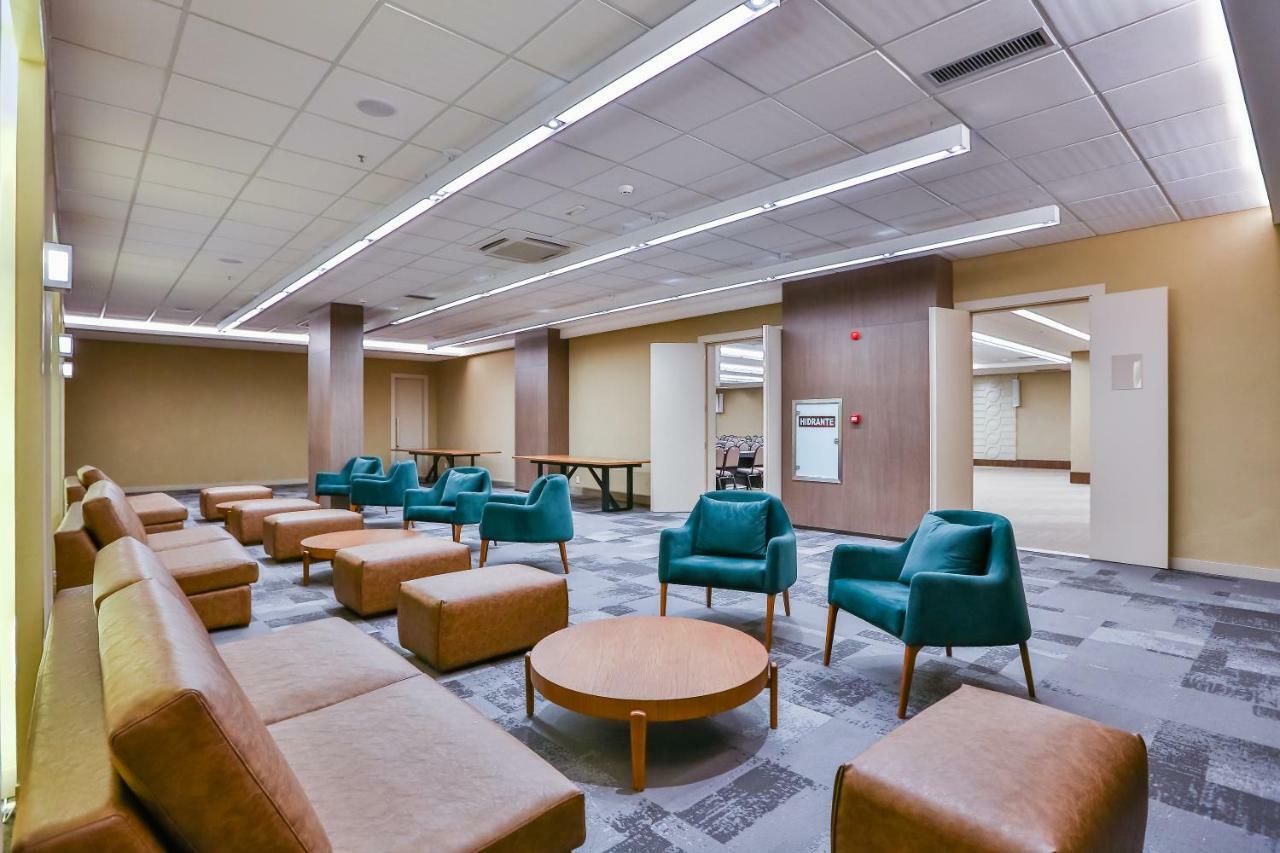 Transamerica Collection Гояния Екстериор снимка The 2018 renovated lobby of the Student Union Building
