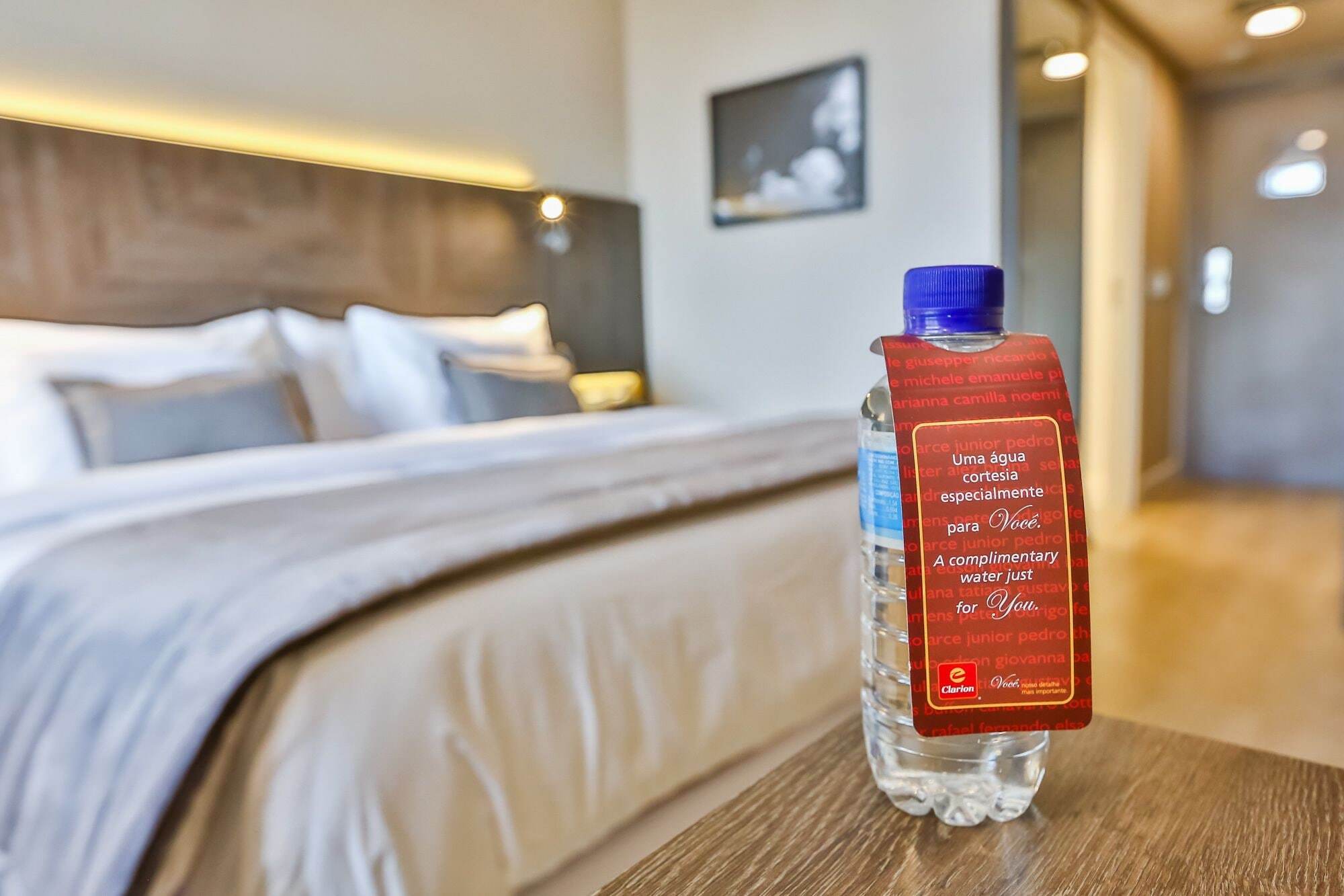 Transamerica Collection Гояния Екстериор снимка A bottle of water in a hotel room